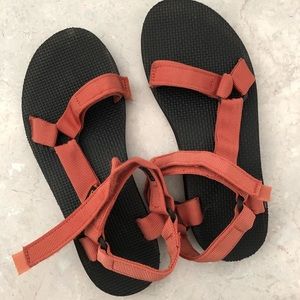 Teva sandals size 8